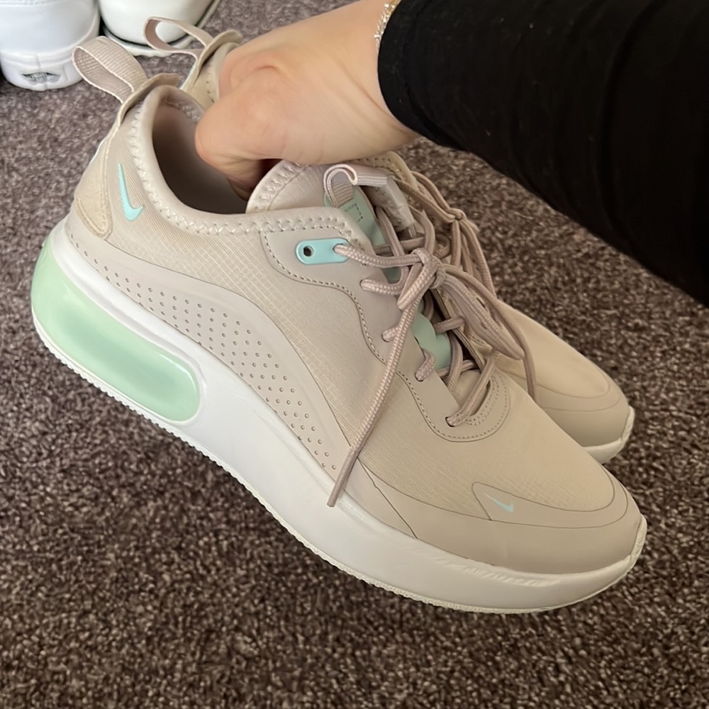 Nike air maxes